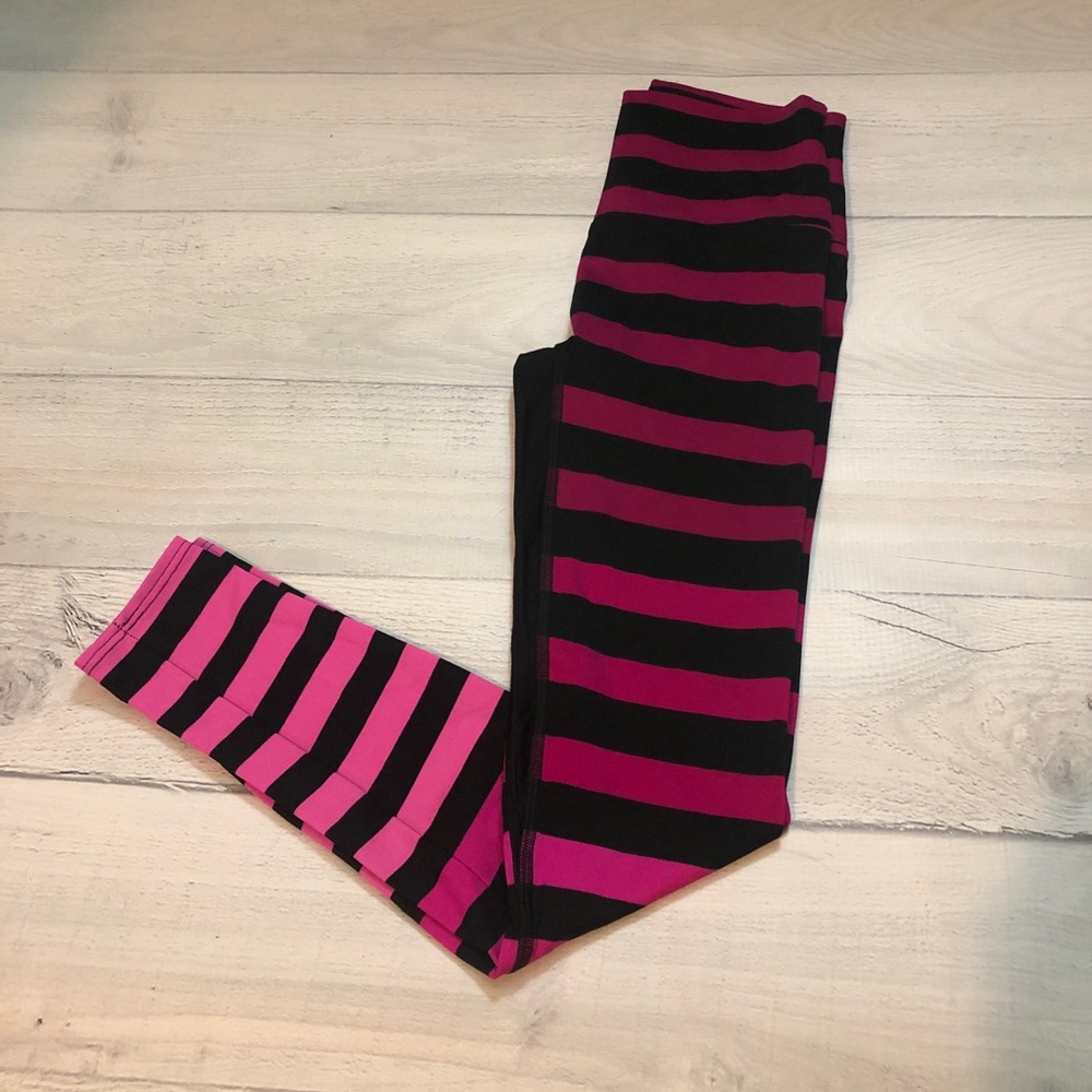 K-Deer Laura Stripe 7/8 Sneaker Length Legging - Picture 1 of 6